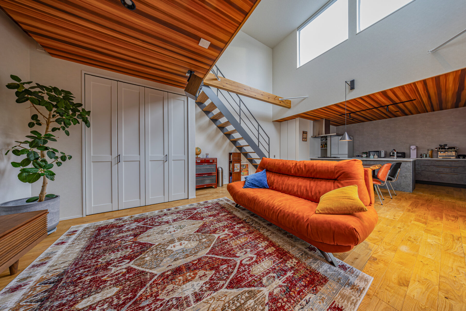 降り注ぐ光と抜け感のある家