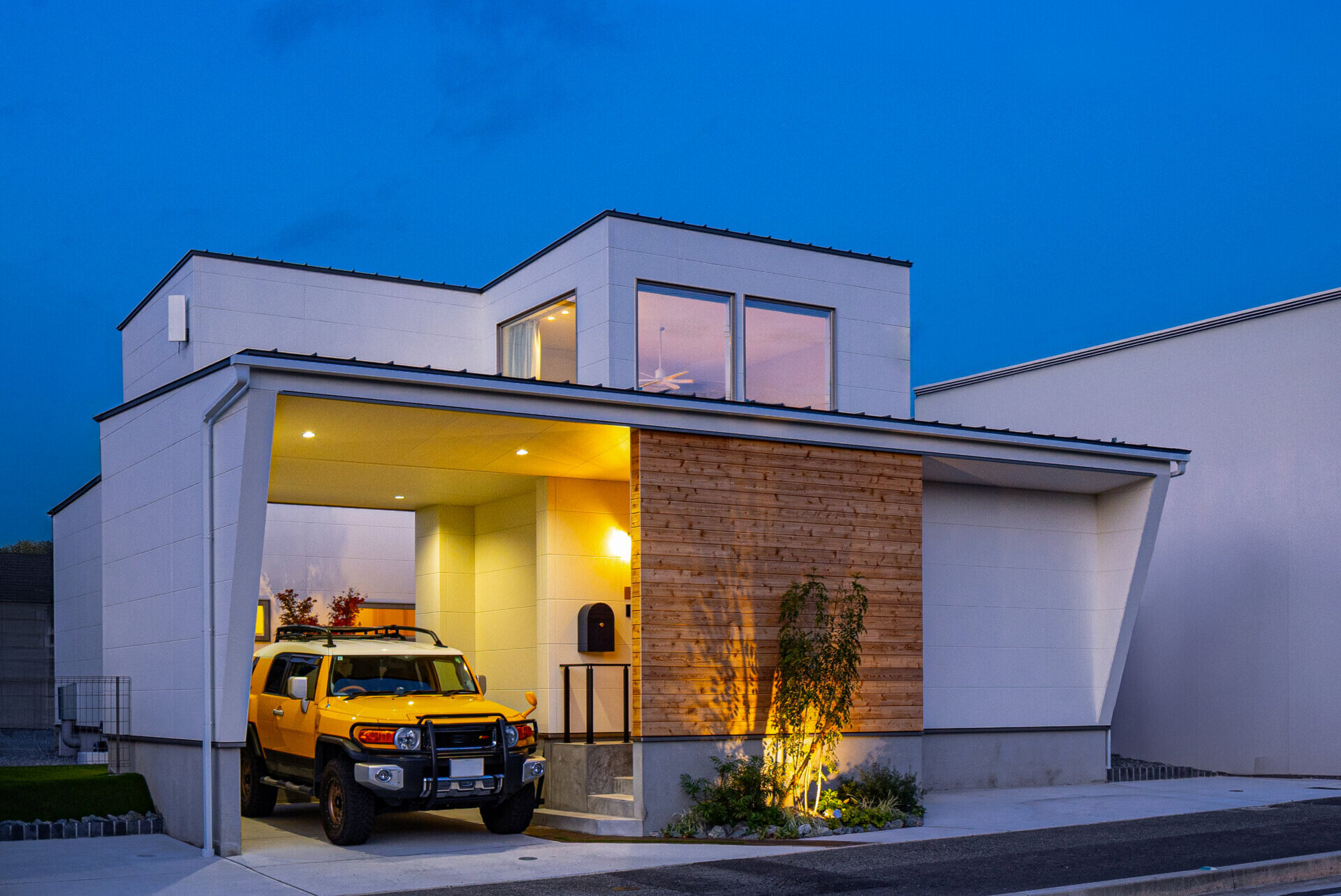 降り注ぐ光と抜け感のある家