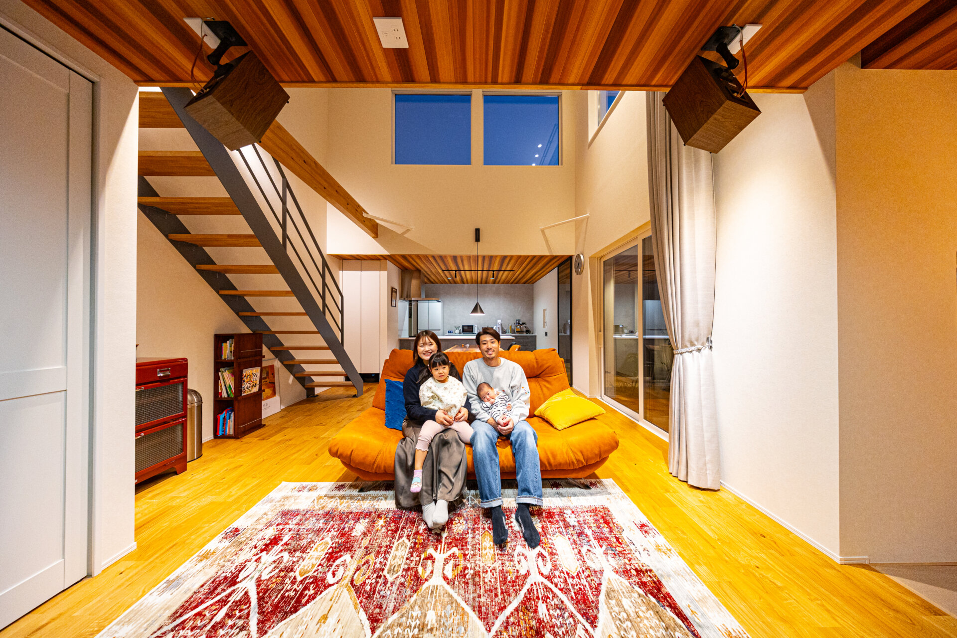 降り注ぐ光と抜け感のある家